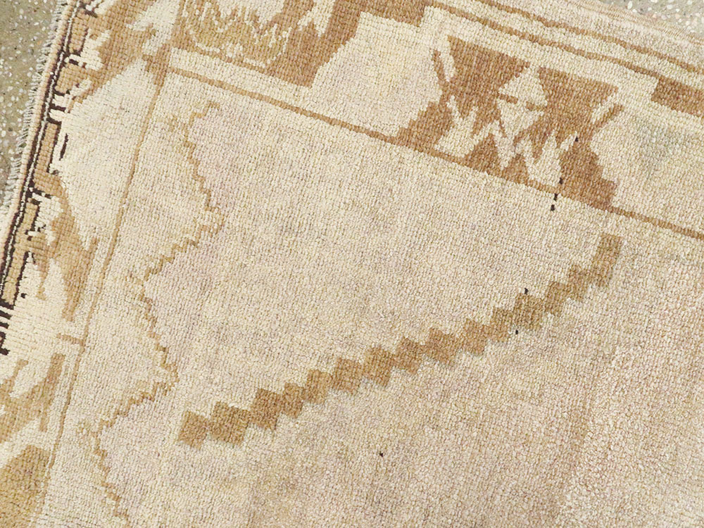 Vintage Turkish Oushak Rug, No.18314 - Galerie Shabab