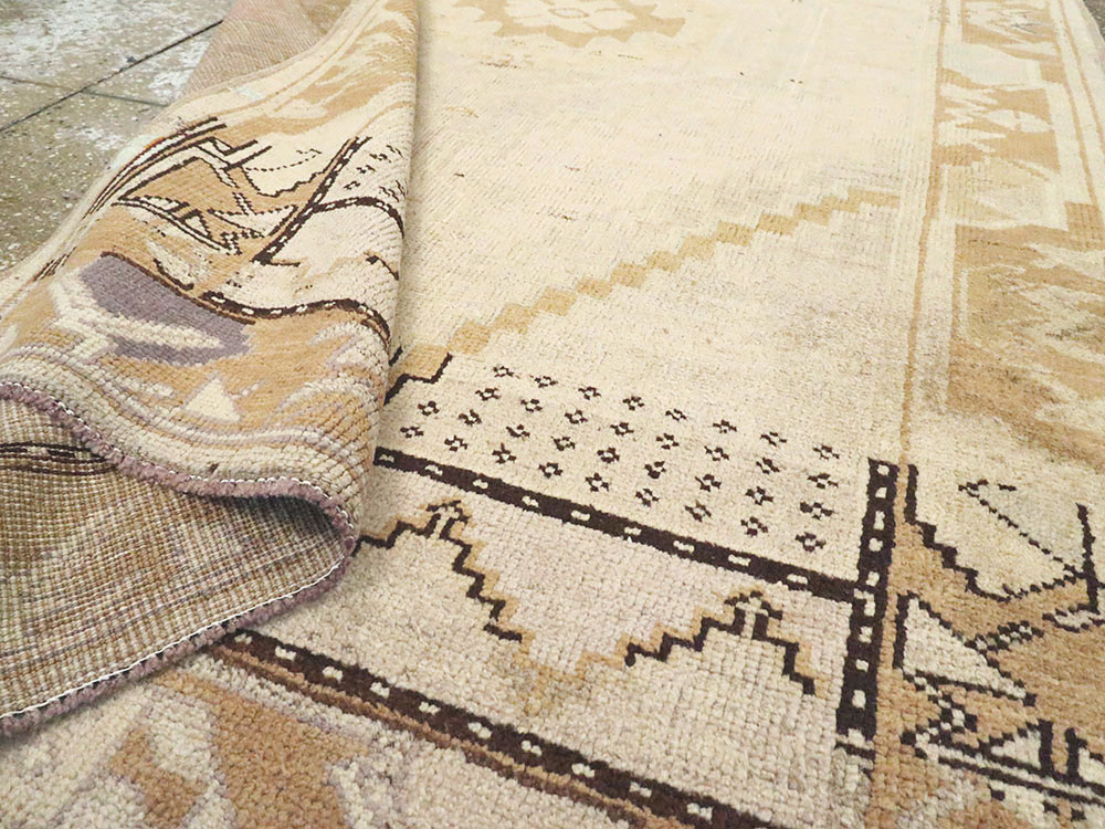 Vintage Turkish Oushak Rug, No.18314 - Galerie Shabab