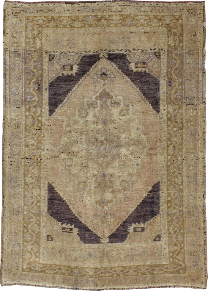 Antique Oushak Rug, No.18317 - Galerie Shabab
