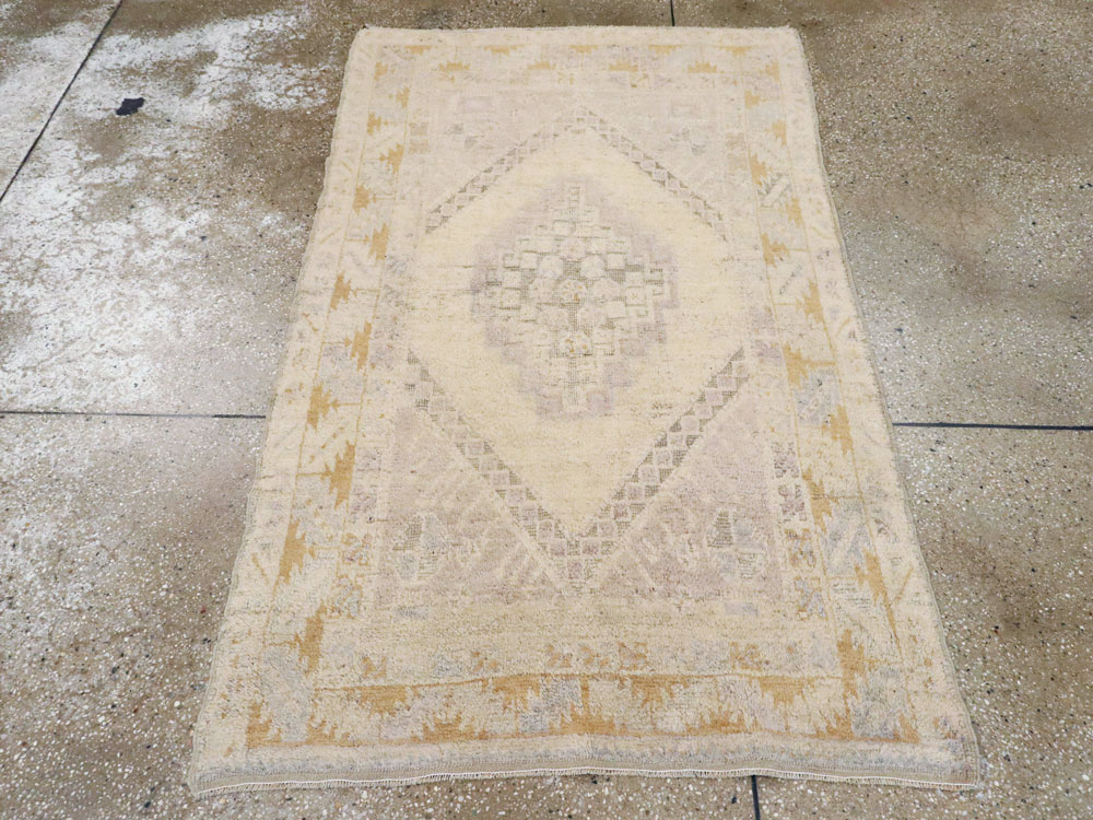 Vintage Turkish Oushak Rug, No.18319 - Galerie Shabab