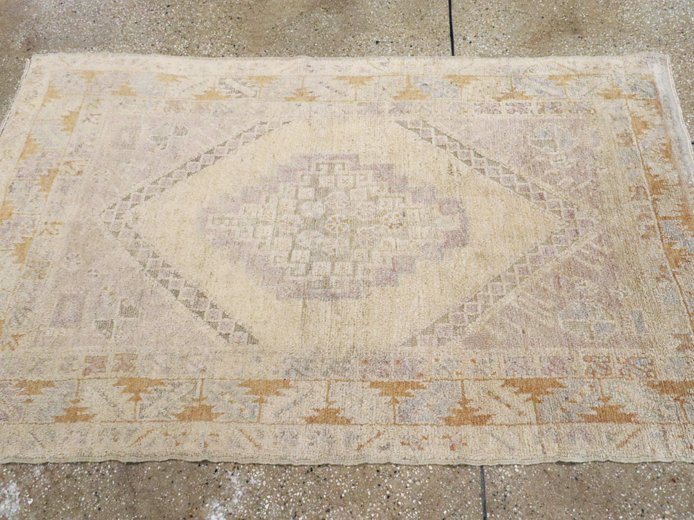 Vintage Turkish Oushak Rug, No.18319 - Galerie Shabab