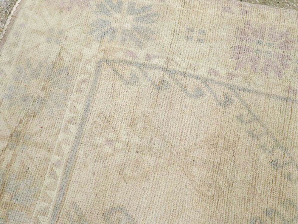 Vintage Turkish Oushak Rug, No.18326 - Galerie Shabab