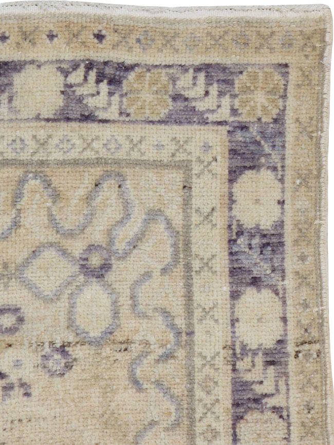 Vintage Turkish Oushak Rug, No.18328 - Galerie Shabab