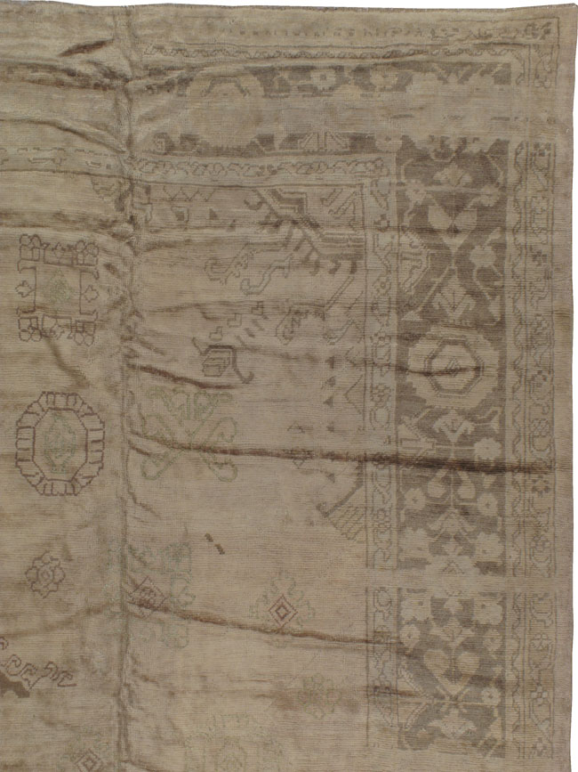 Antique Oushak Carpet, No.18351 - Galerie Shabab