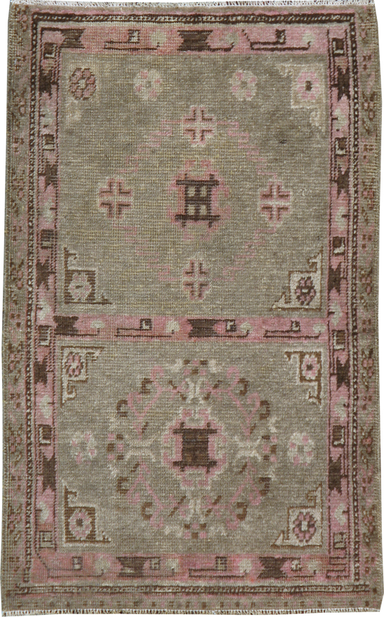 Antique Khotan Rug, No.18366 - Galerie Shabab