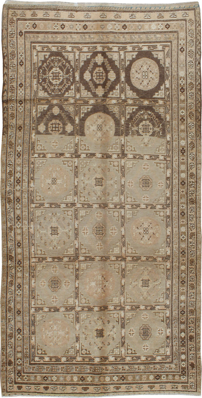 Vintage East Turkestan Khotan Carpet, No.18368 - Galerie Shabab