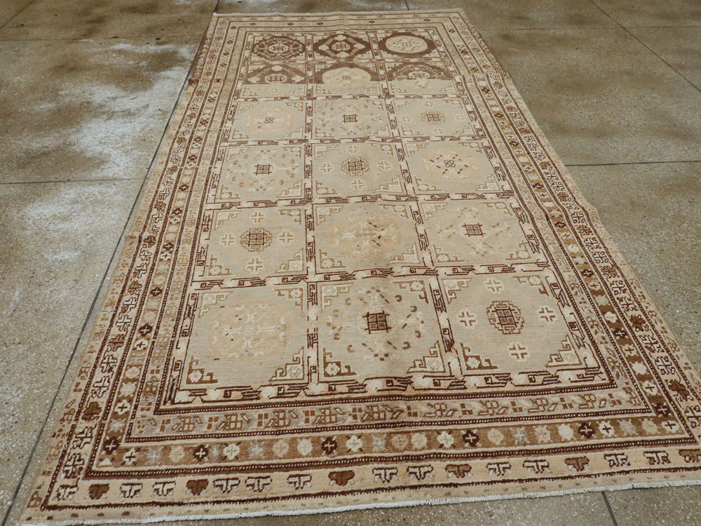 Vintage East Turkestan Khotan Carpet, No.18368 - Galerie Shabab
