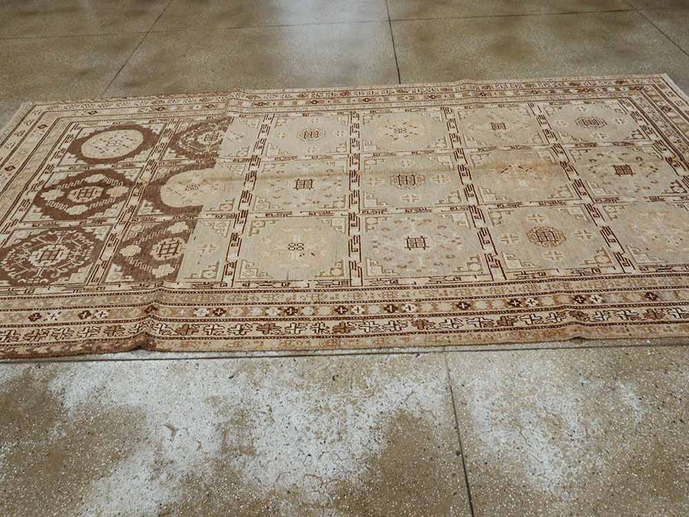 Vintage East Turkestan Khotan Carpet, No.18368 - Galerie Shabab