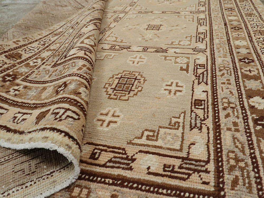 Vintage East Turkestan Khotan Carpet, No.18368 - Galerie Shabab