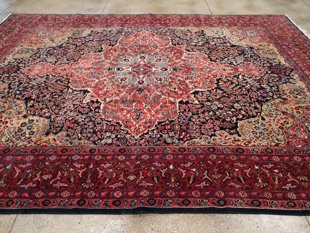 Antique Persian Sarouk Carpet, No.18387 - Galerie Shabab