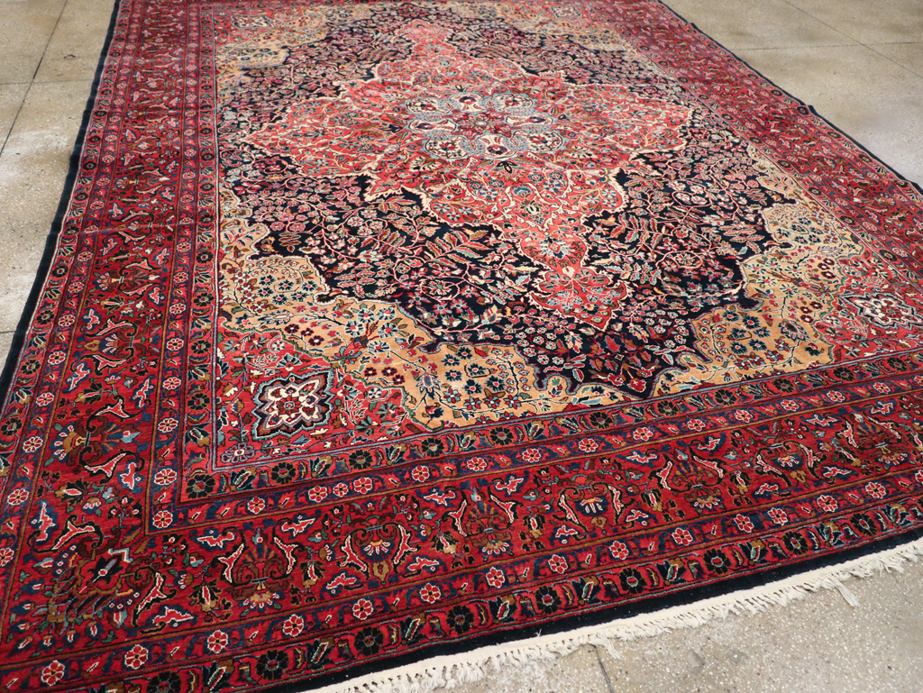 Antique Persian Sarouk Carpet, No.18387 - Galerie Shabab