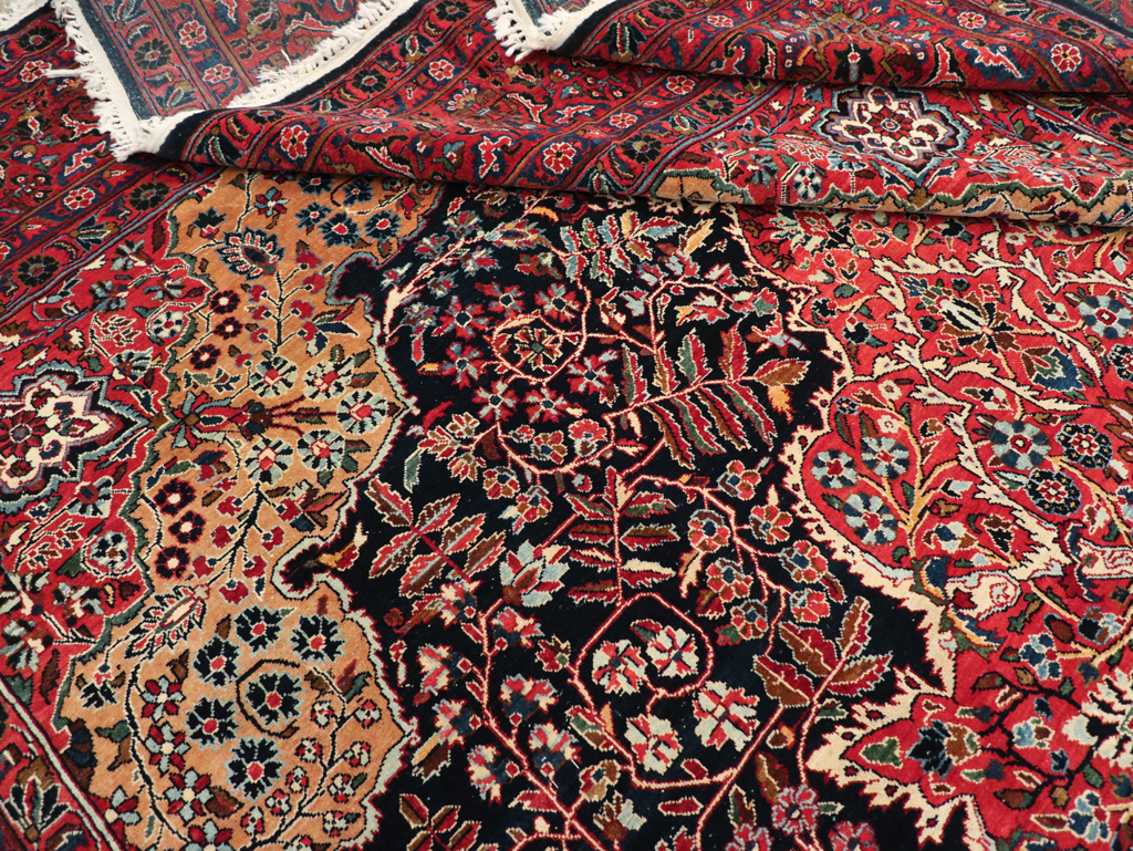 Antique Persian Sarouk Carpet, No.18387 - Galerie Shabab