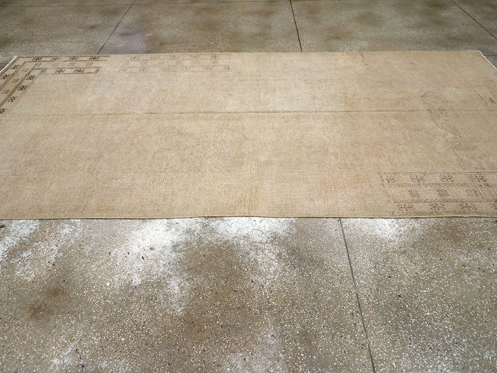 Vintage East Turkestan Khotan Carpet, No.18403 - Galerie Shabab