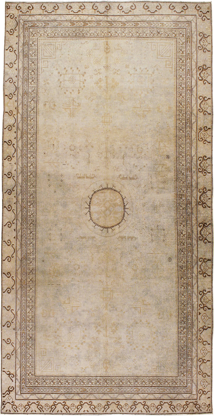 Vintage East Turkestan Khotan Carpet, No.18411 - Galerie Shabab