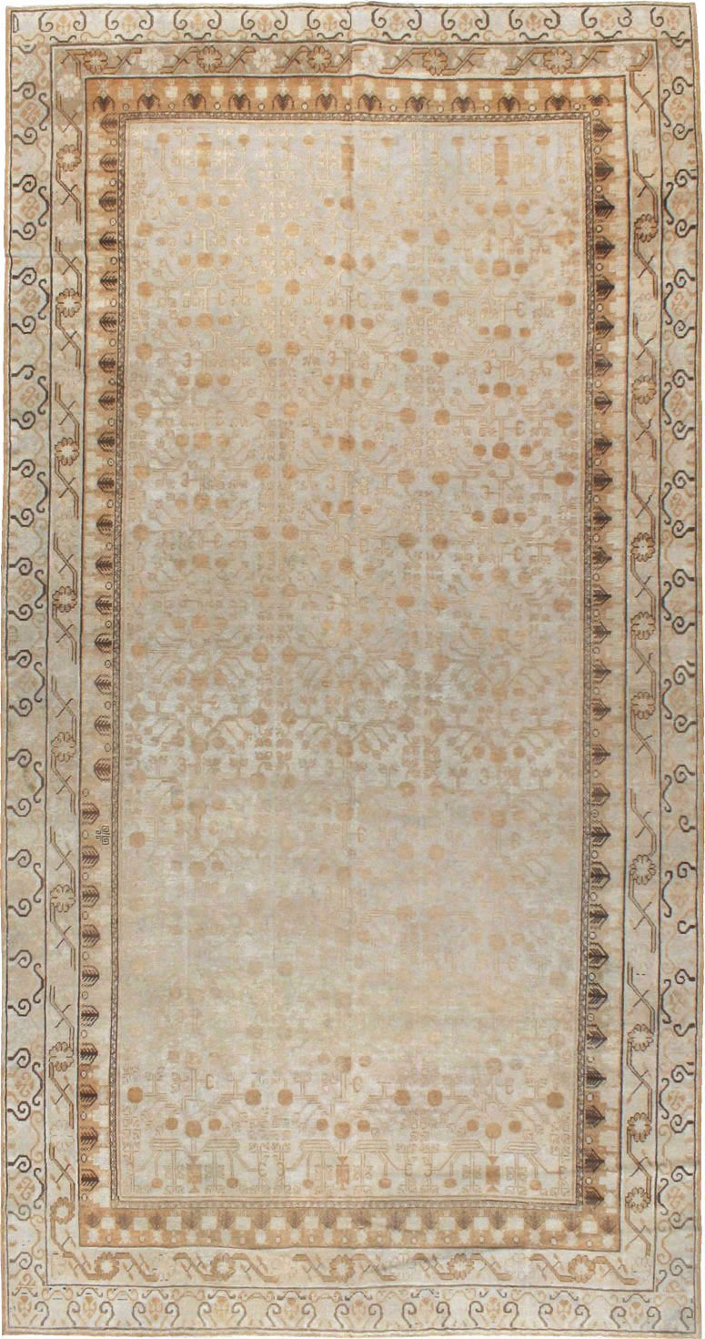 Vintage East Turkestan Khotan Carpet, No.18418 - Galerie Shabab