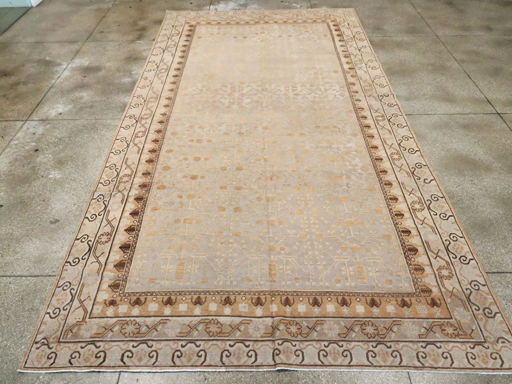 Vintage East Turkestan Khotan Carpet, No.18418 - Galerie Shabab