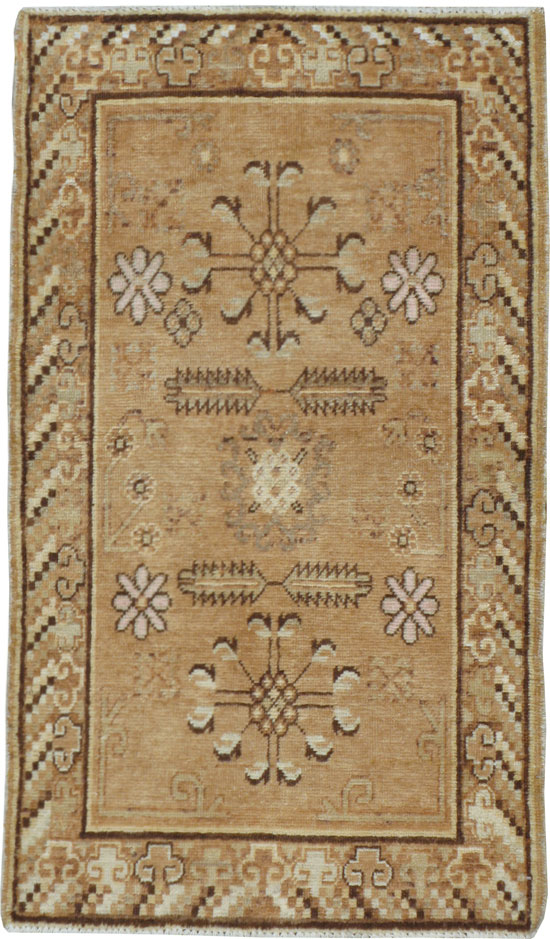 Antique Khotan Rug, No.18424 - Galerie Shabab