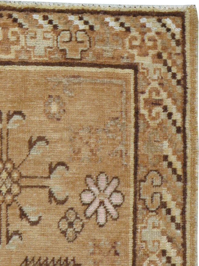 Antique Khotan Rug, No.18424 - Galerie Shabab