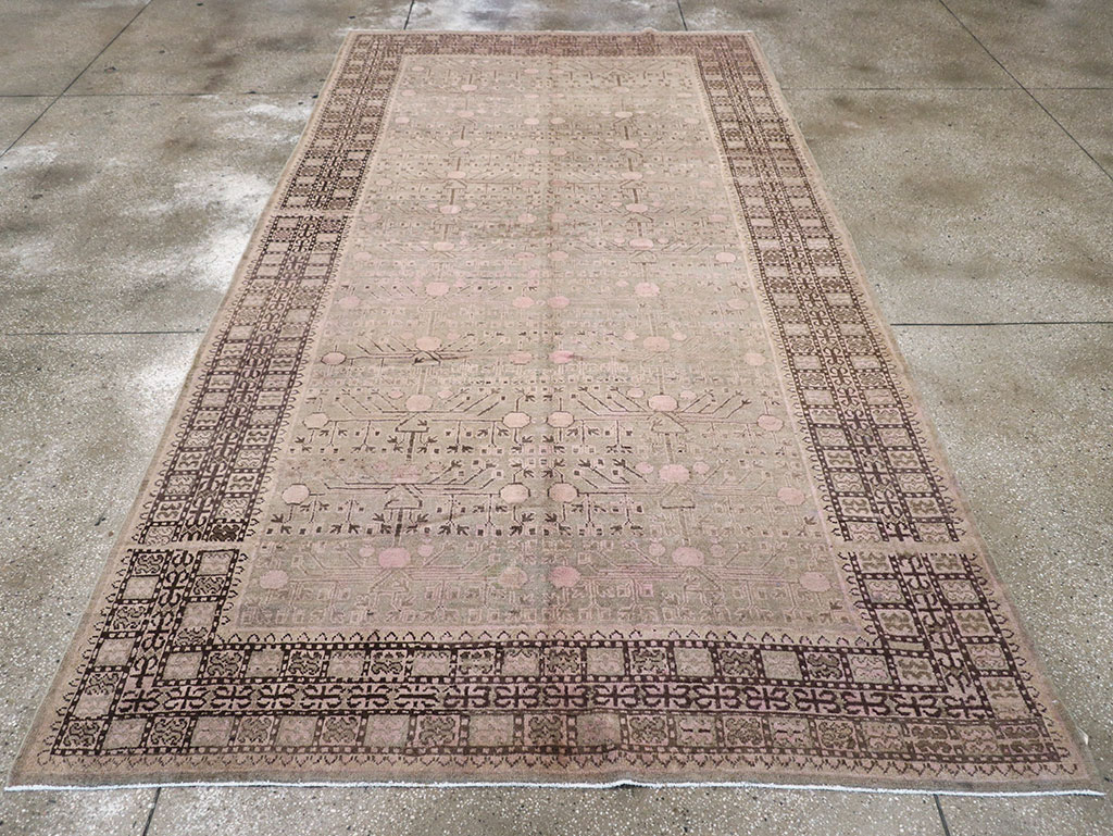 Vintage East Turkestan Khotan Carpet, No.18426 - Galerie Shabab
