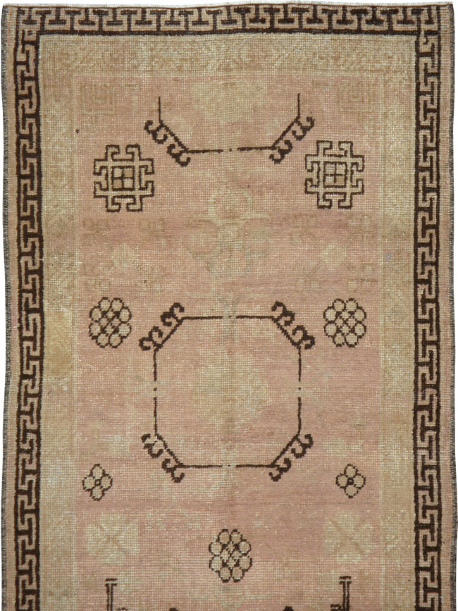 Antique Khotan Runner, No.18435 - Galerie Shabab