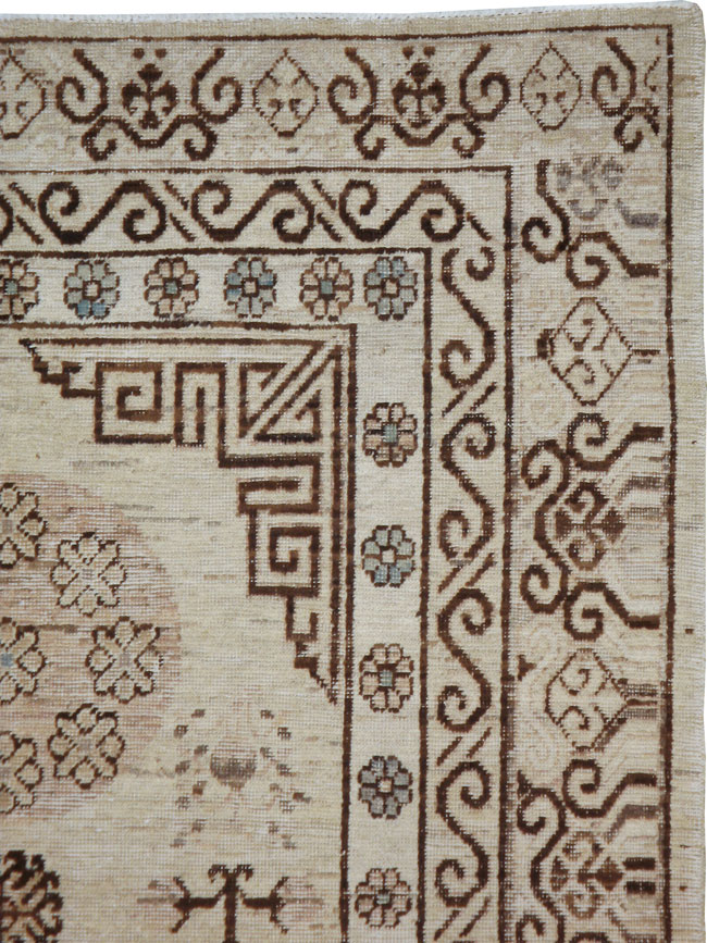 A Khotan Carpet, No.18436 - Galerie Shabab