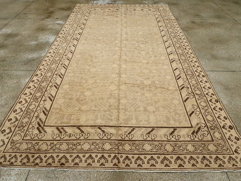 Vintage East Turkestan Khotan Carpet, No.18439 - Galerie Shabab