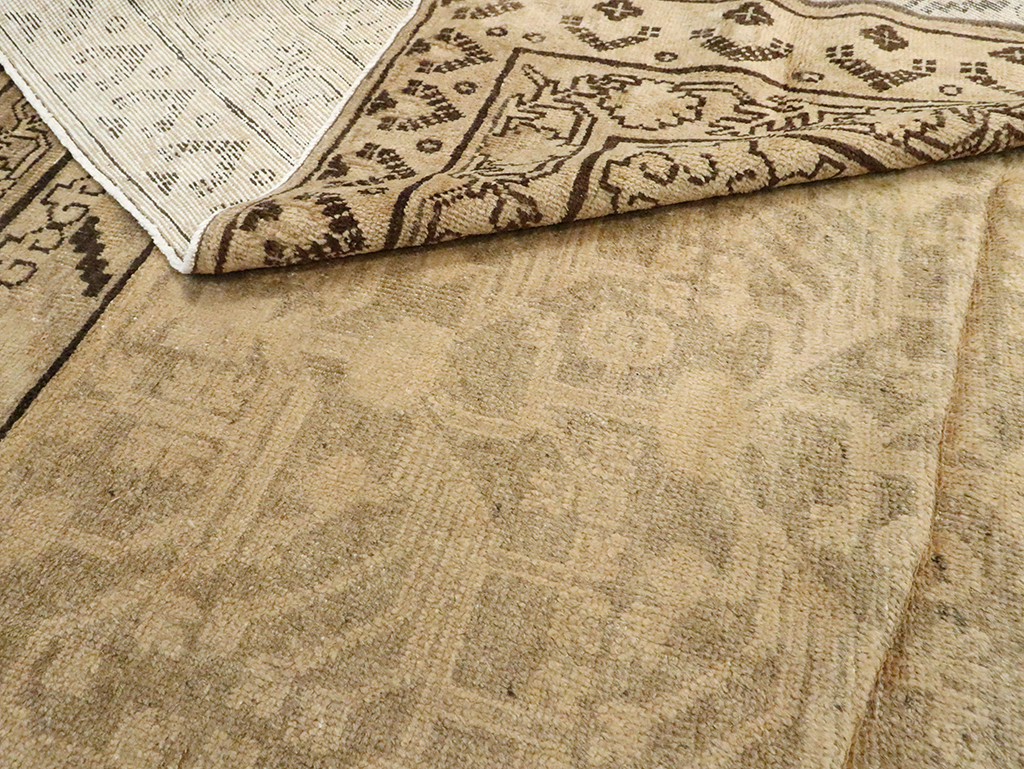 Vintage East Turkestan Khotan Carpet, No.18439 - Galerie Shabab