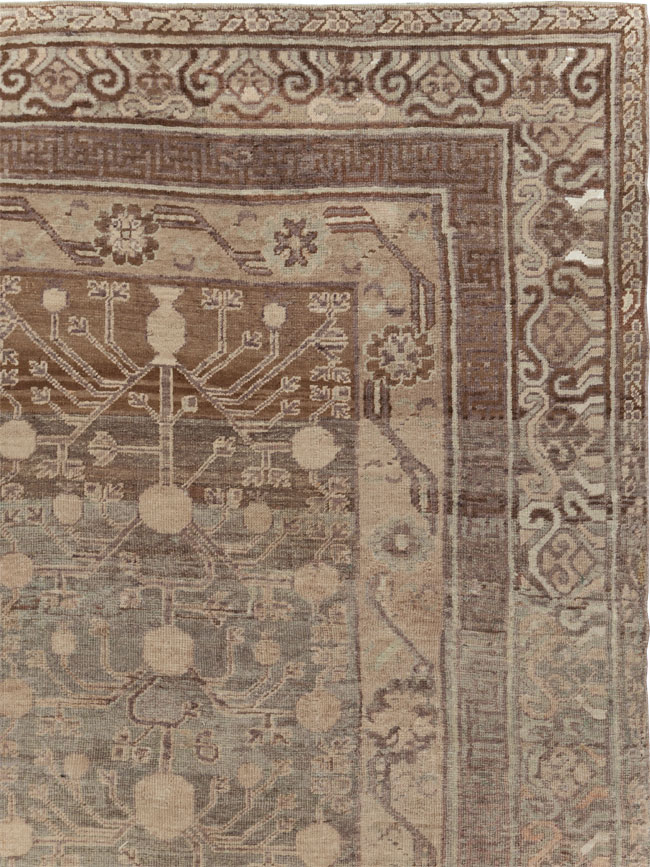 Vintage East Turkestan Khotan Carpet, No.18441 - Galerie Shabab