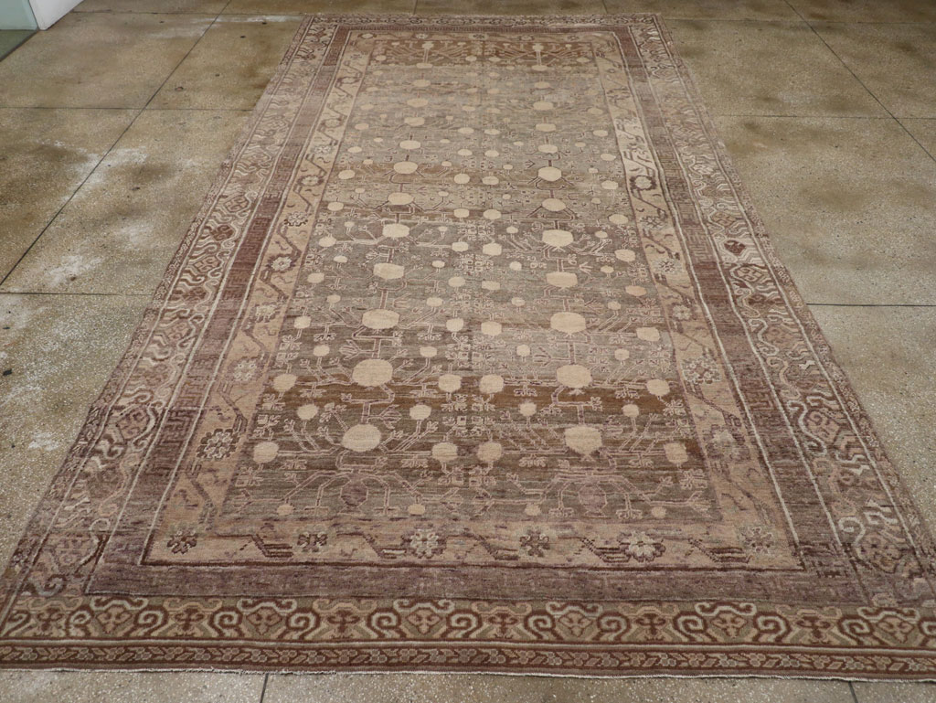 Vintage East Turkestan Khotan Carpet, No.18441 - Galerie Shabab