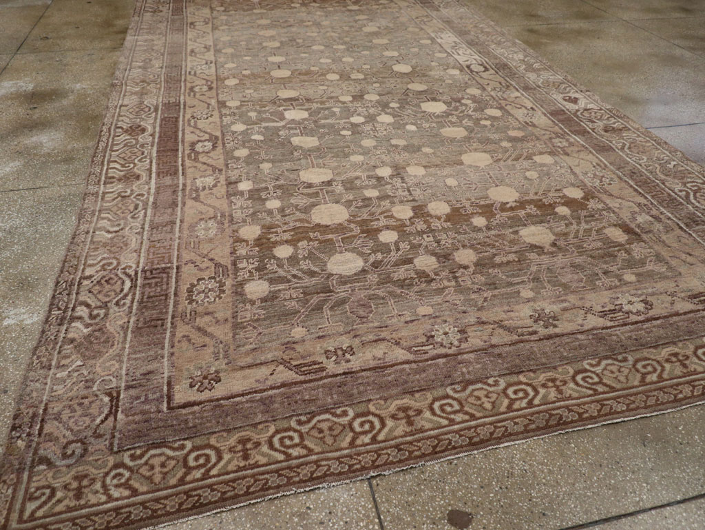 Vintage East Turkestan Khotan Carpet, No.18441 - Galerie Shabab