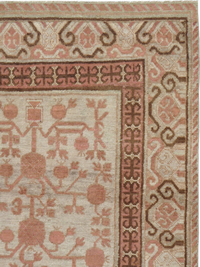 Vintage East Turkestan Khotan Rug, No.18442 - Galerie Shabab