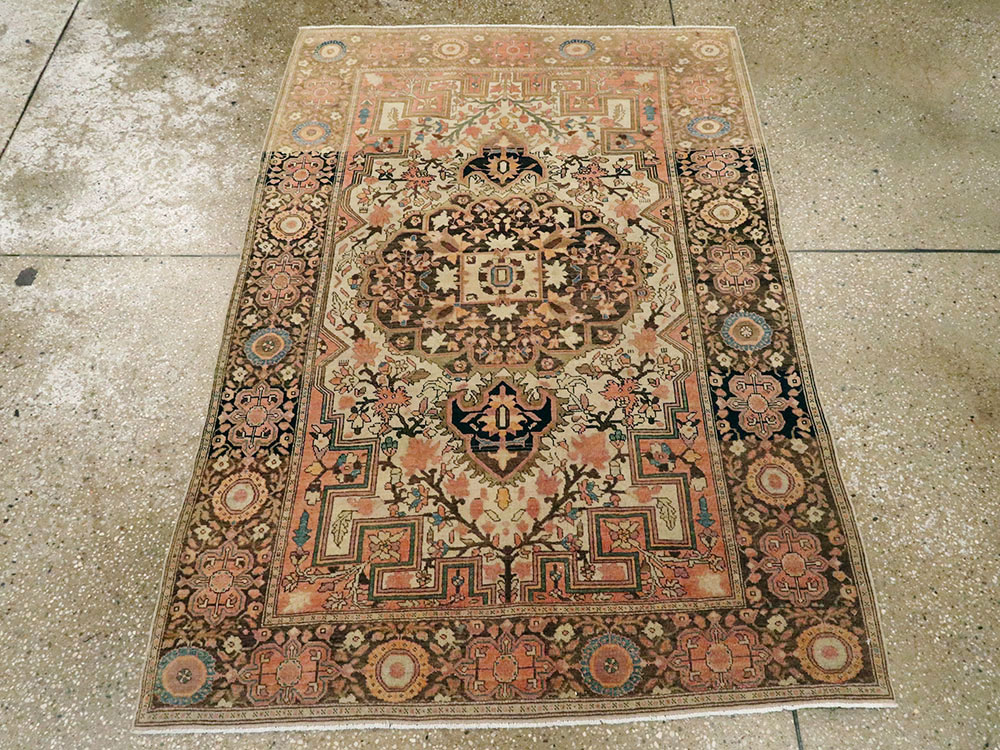 Antique Persian Sarouk Farahan Rug, No.18504 - Galerie Shabab