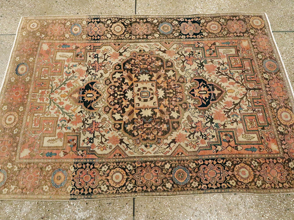 Antique Persian Sarouk Farahan Rug, No.18504 - Galerie Shabab
