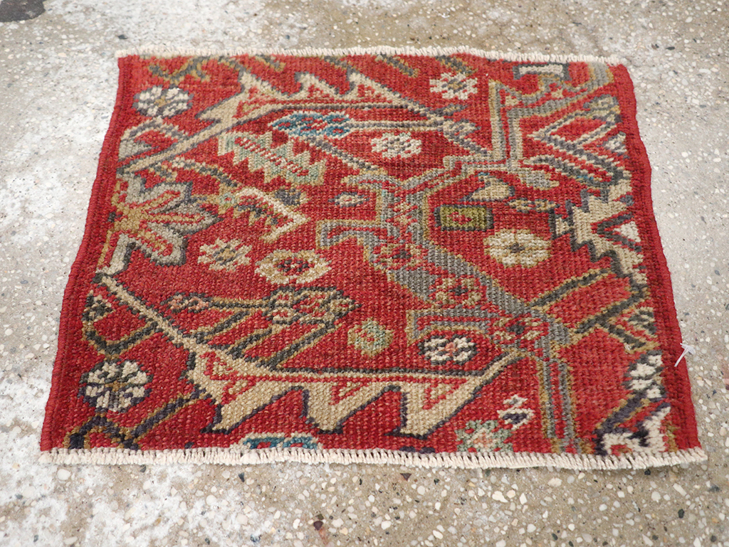 Antique Persian Mahal Throw Rug, No.18520 - Galerie Shabab