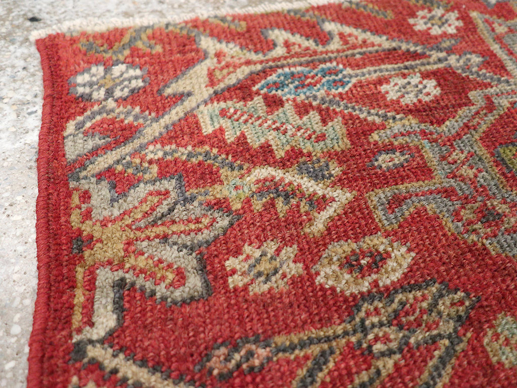 Antique Persian Mahal Throw Rug, No.18520 - Galerie Shabab