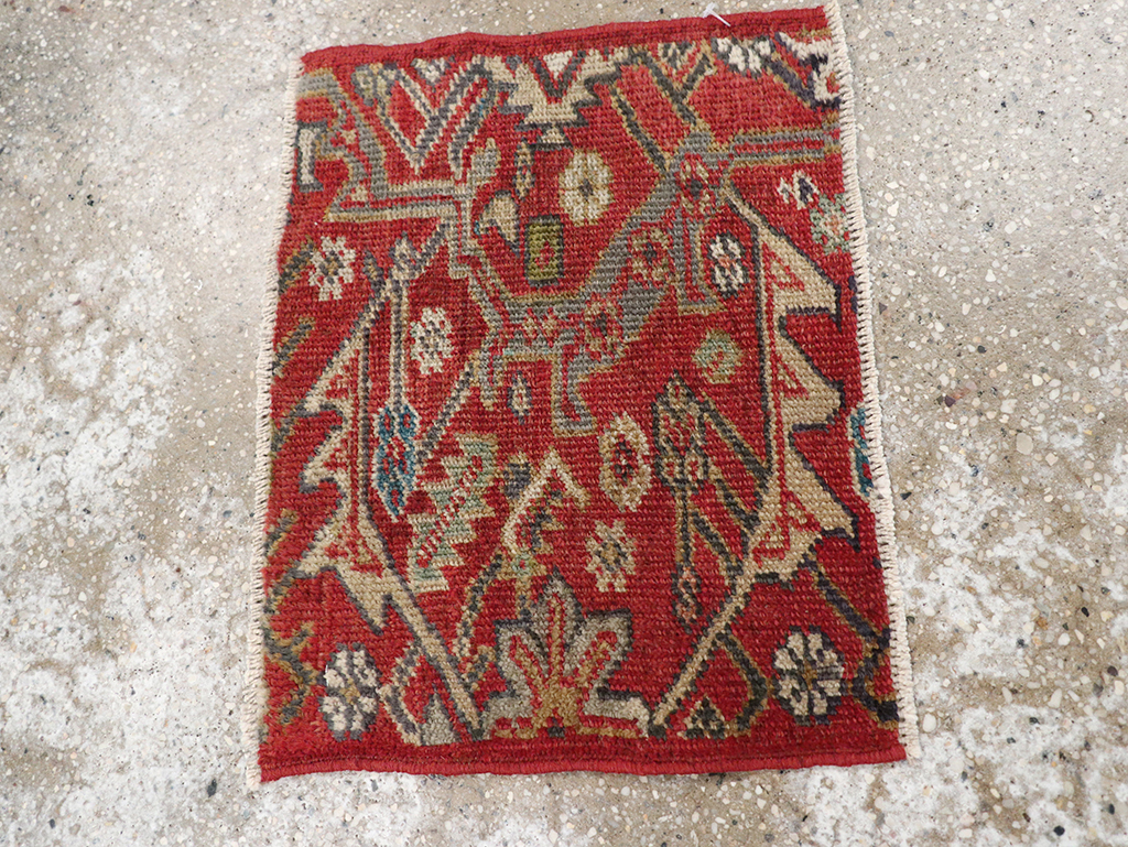 Antique Persian Mahal Throw Rug, No.18520 - Galerie Shabab