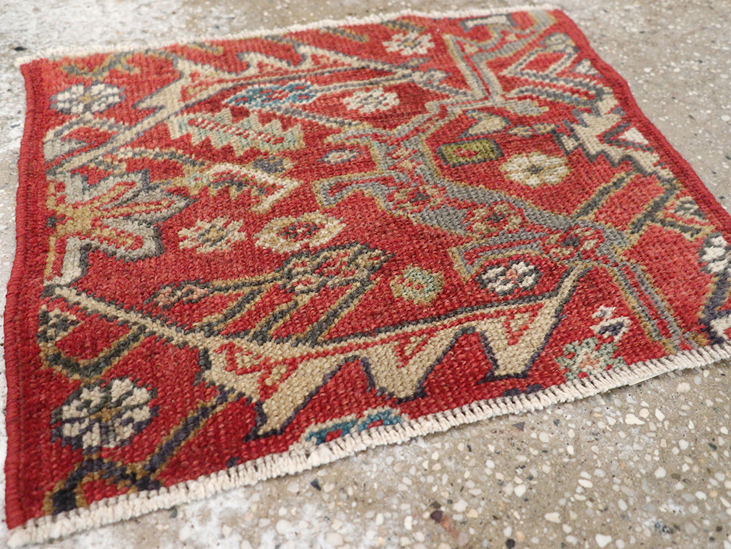 Antique Persian Mahal Throw Rug, No.18520 - Galerie Shabab