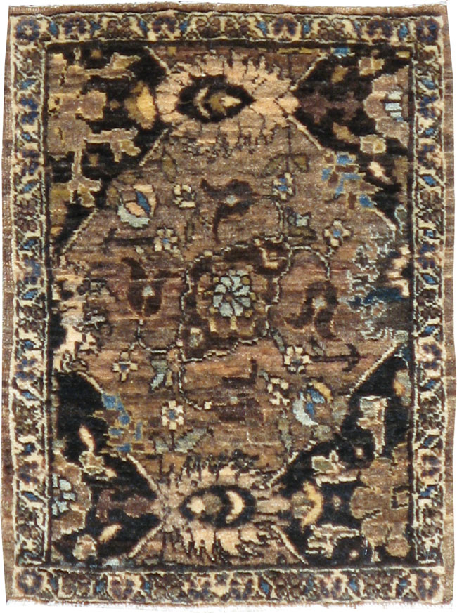 Antique Persian Fereghan Rug, No.18544 - Galerie Shabab