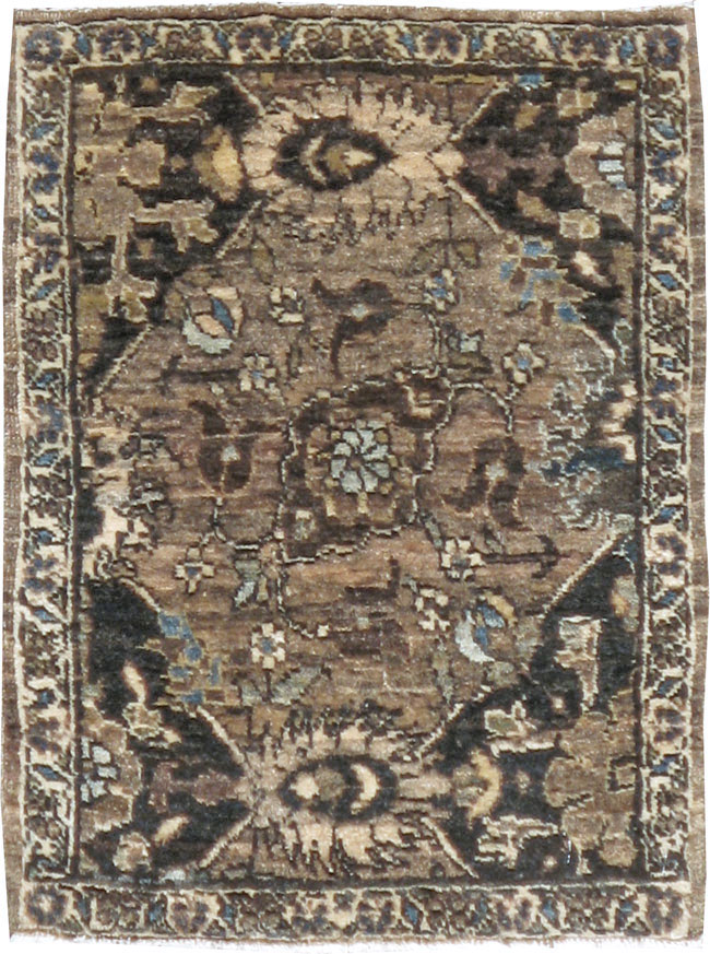 Antique Persian Fereghan Rug, No.18544 - Galerie Shabab