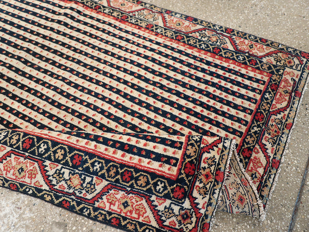Antique Persian Northwest Rug, No.18570 - Galerie Shabab