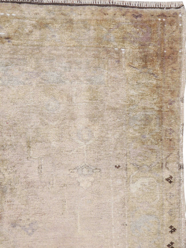 Antique Turkish Oushak Rug, No.18599 - Galerie Shabab