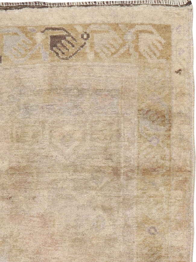 Antique Turkish Oushak Rug, No.18599 - Galerie Shabab