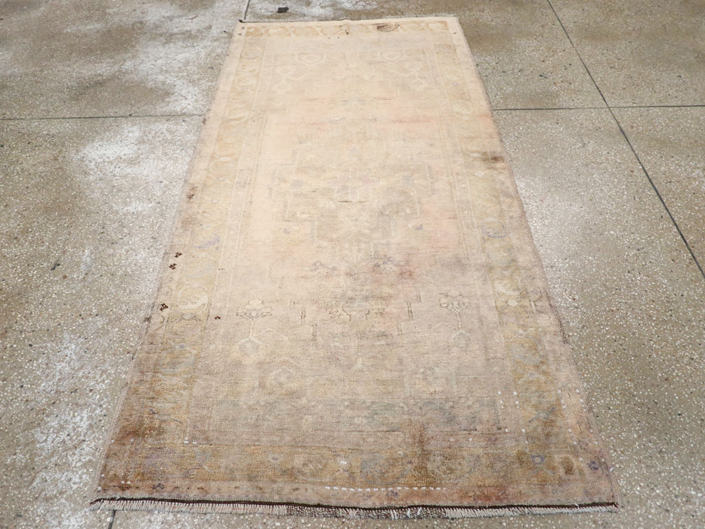 Antique Turkish Oushak Rug, No.18599 - Galerie Shabab