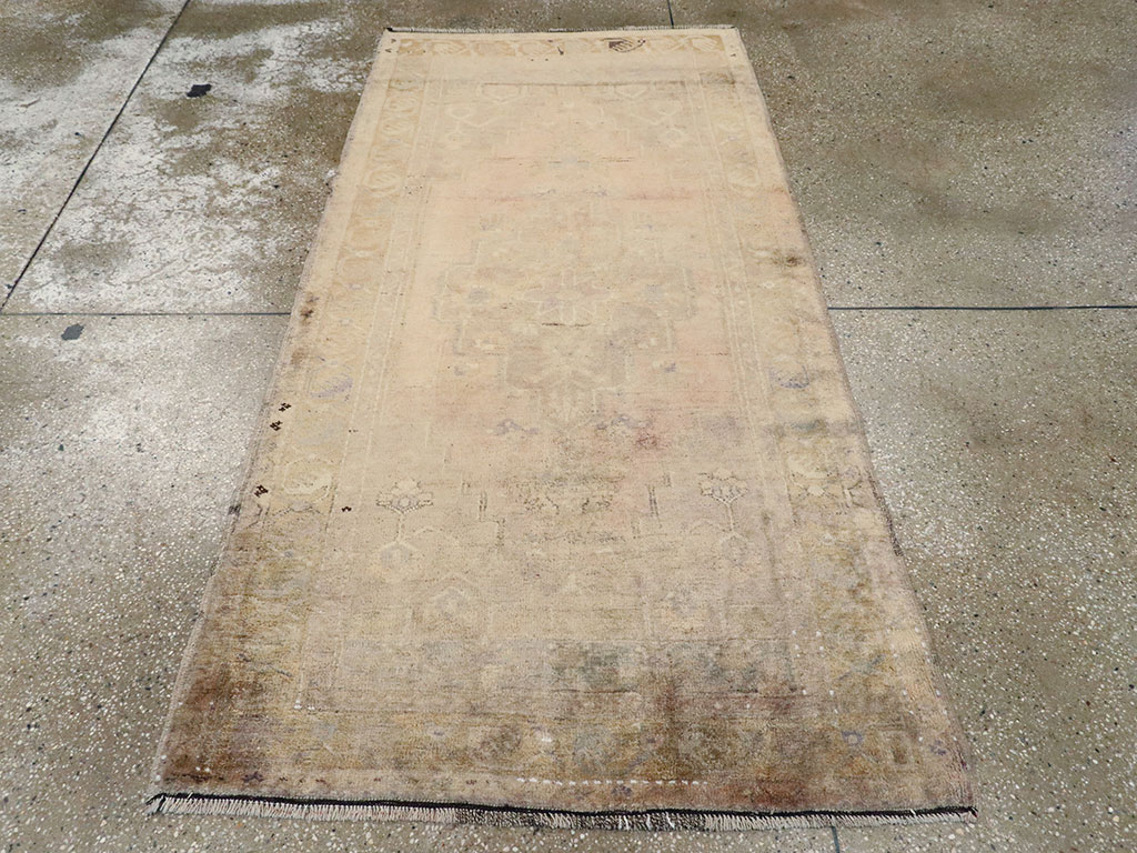 Antique Turkish Oushak Rug, No.18599 - Galerie Shabab