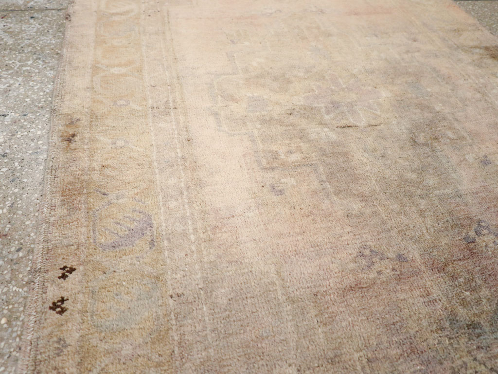 Antique Turkish Oushak Rug, No.18599 - Galerie Shabab