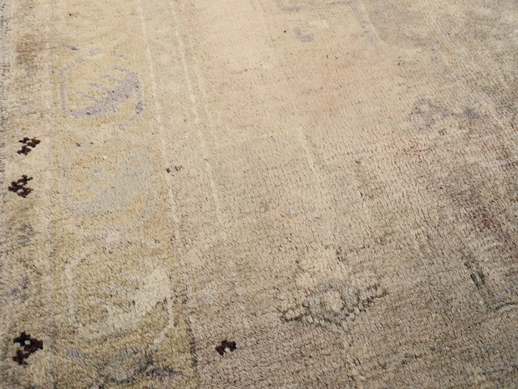 Antique Turkish Oushak Rug, No.18599 - Galerie Shabab