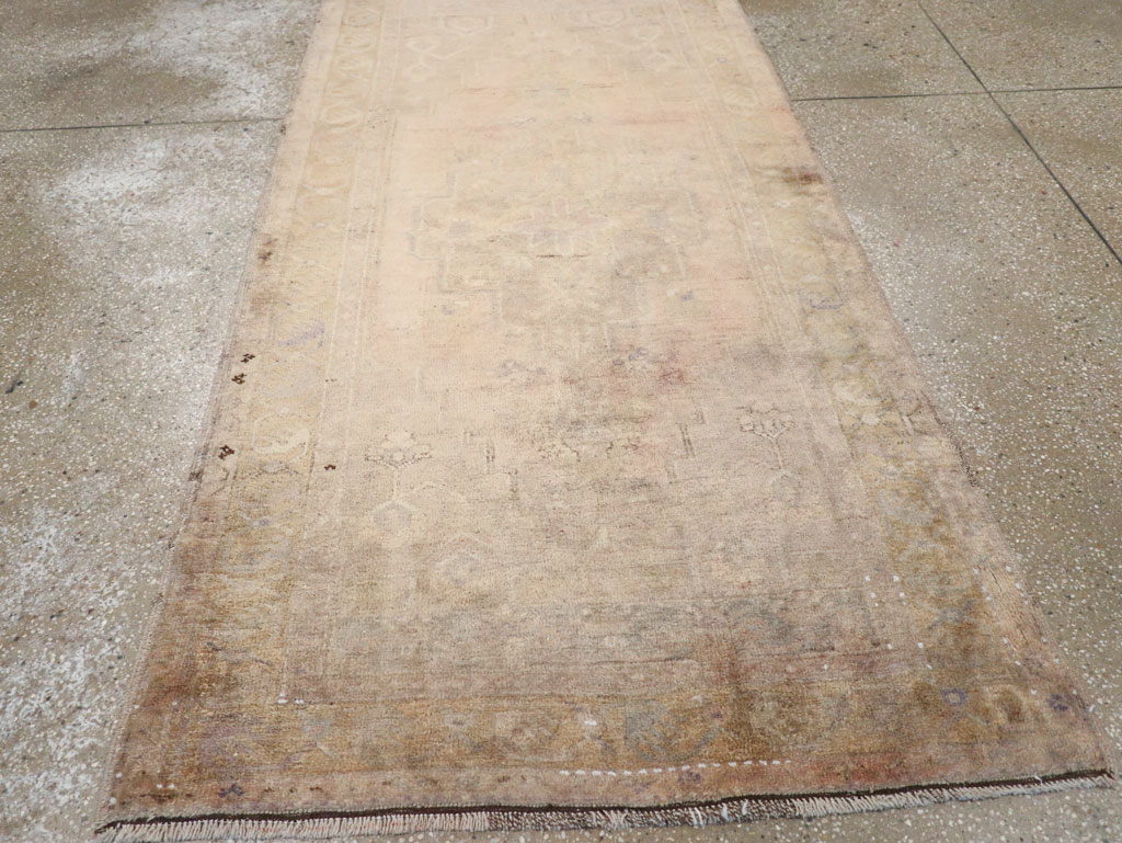 Antique Turkish Oushak Rug, No.18599 - Galerie Shabab