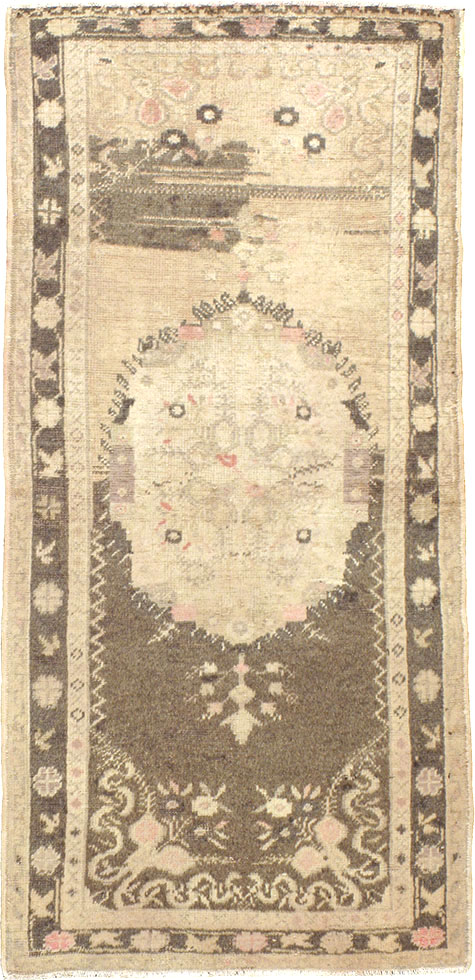 Vintage Turkish Oushak Rug, No.18601 - Galerie Shabab