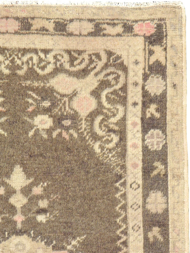 Vintage Turkish Oushak Rug, No.18601 - Galerie Shabab