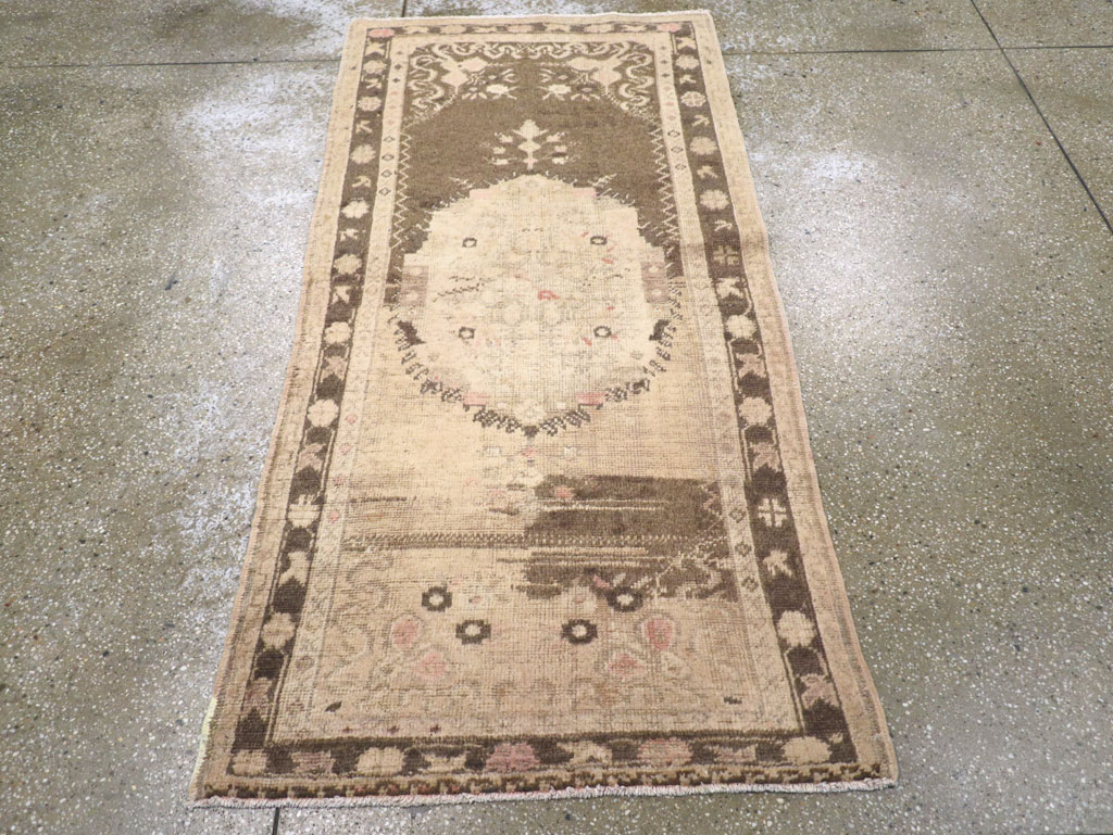 Vintage Turkish Oushak Rug, No.18601 - Galerie Shabab